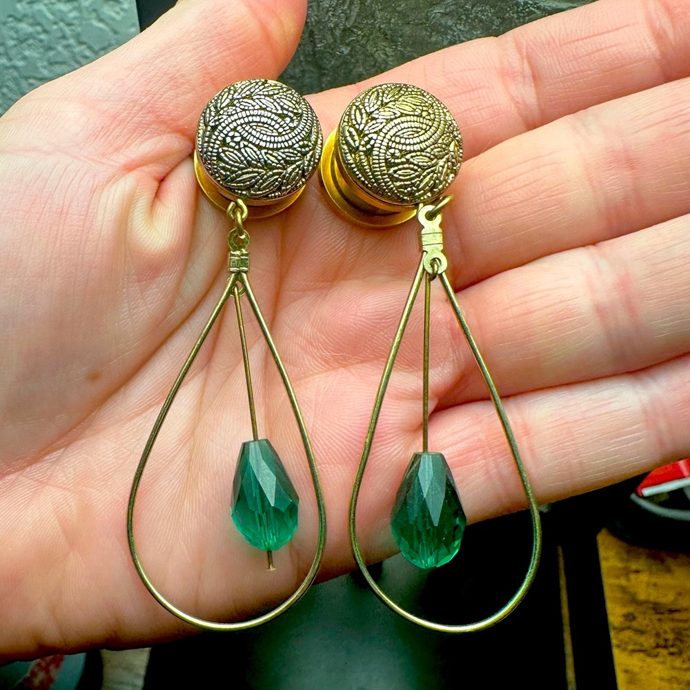 Handmade Gauges Gold Filigree with Emerald Gem Teardrop Dangle Plugs 9/16 14mm